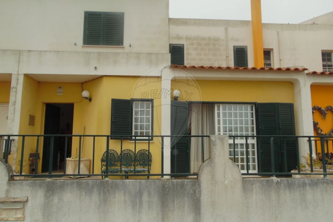 Moradia T3 para Venda em Atouguia da Baleia Foto 2