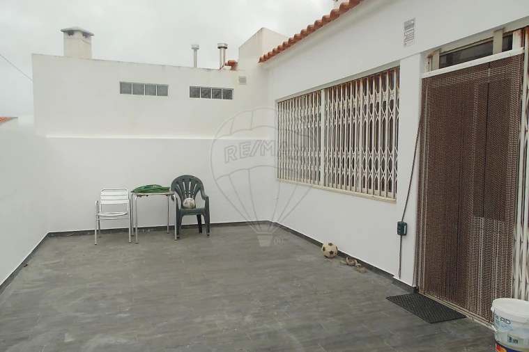 Moradia T3 para Venda em Atouguia da Baleia Foto 16