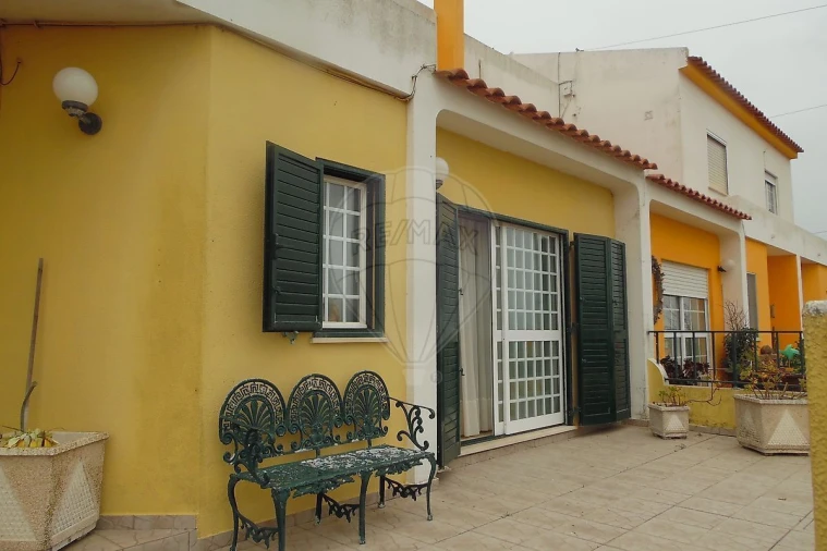 Moradia T3 para Venda em Atouguia da Baleia