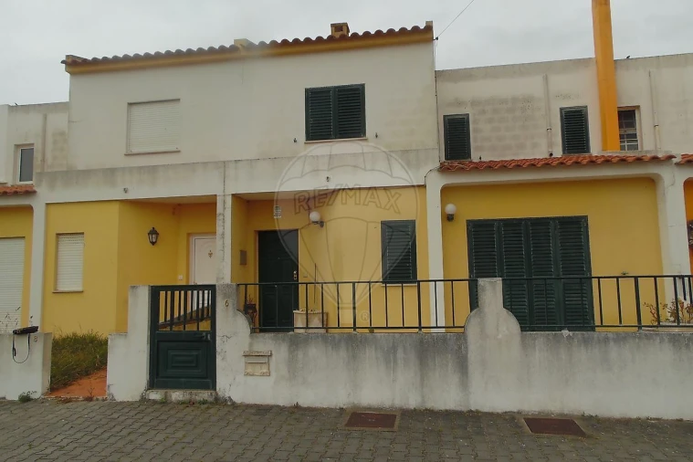 Moradia T3 para Venda em Atouguia da Baleia Foto 3