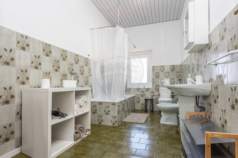 Prédio para Venda em Vila Nova da Barquinha Foto 16