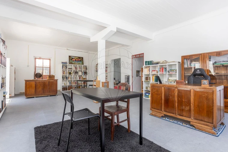 Prédio para Venda em Vila Nova da Barquinha Foto 23