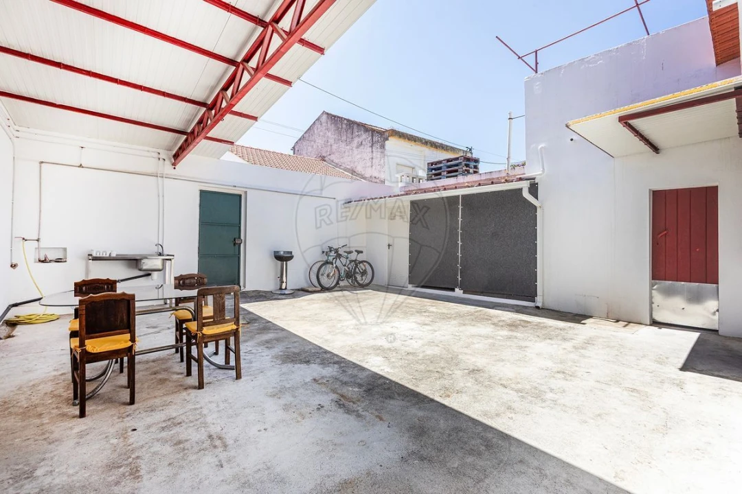 Prédio para Venda em Vila Nova da Barquinha Foto 33