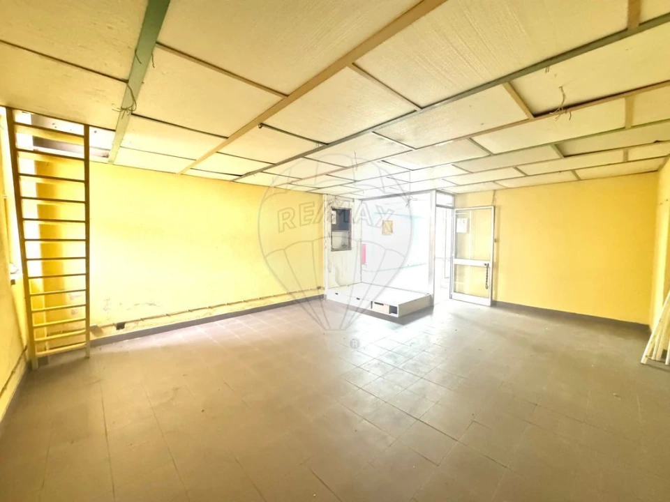 Loja para Venda em Vialonga Foto 1