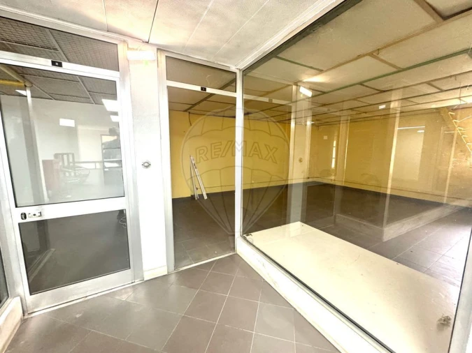 Loja para Venda em Vialonga Foto 6