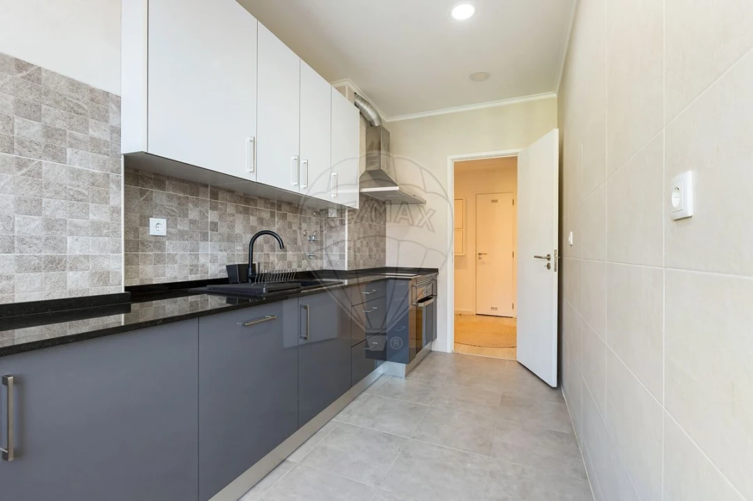 Apartamento T2 para Venda em Odivelas Foto 12