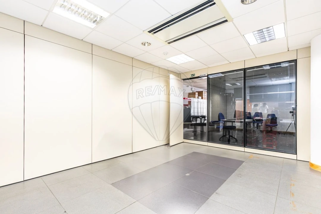 Escritório para Venda em São Domingos de Benfica Foto 13