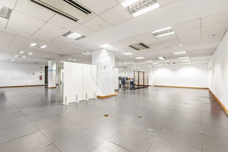 Escritório para Venda em São Domingos de Benfica Foto 14