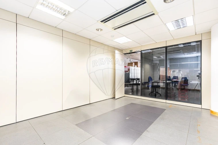 Escritório para Venda em São Domingos de Benfica Foto 13