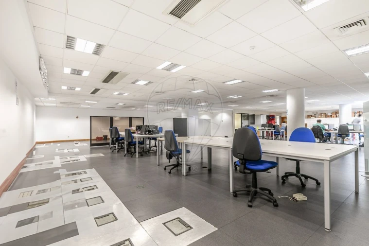 Escritório para Venda em São Domingos de Benfica Foto 3