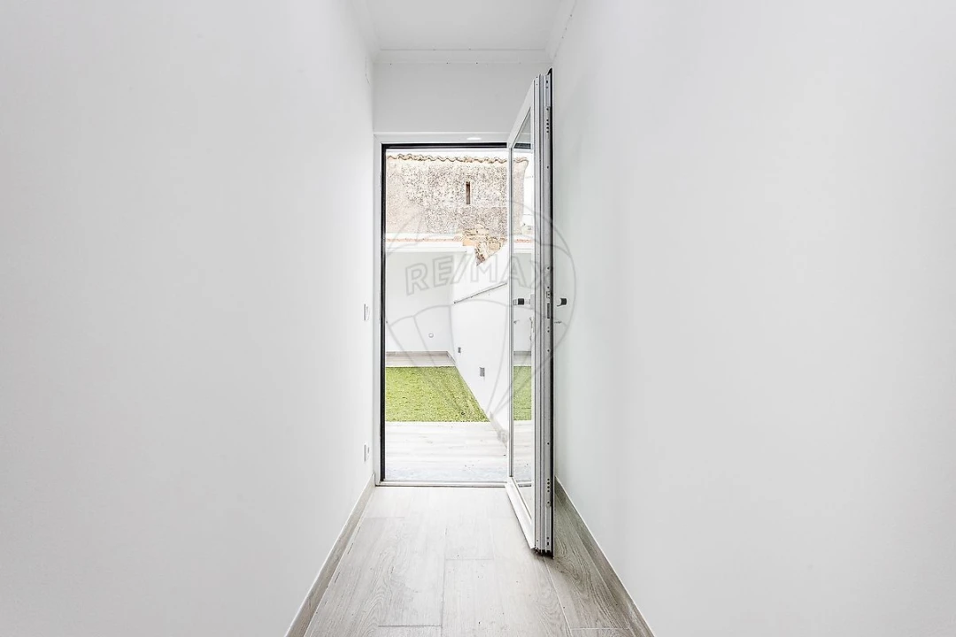 Moradia T2 para Venda em Valada Foto 14