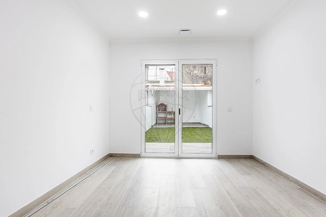 Moradia T2 para Venda em Valada Foto 13