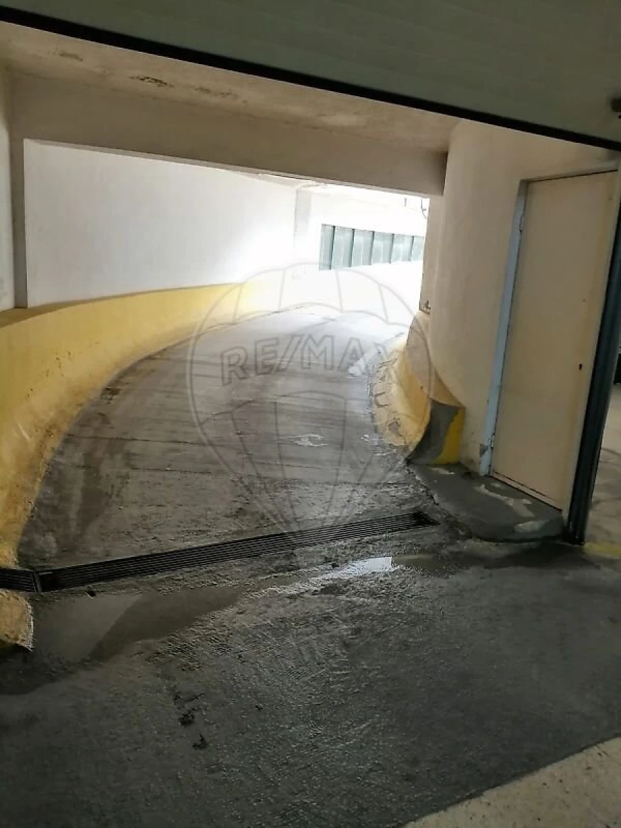 Garagem para Arrendamento em Santo António Foto 6