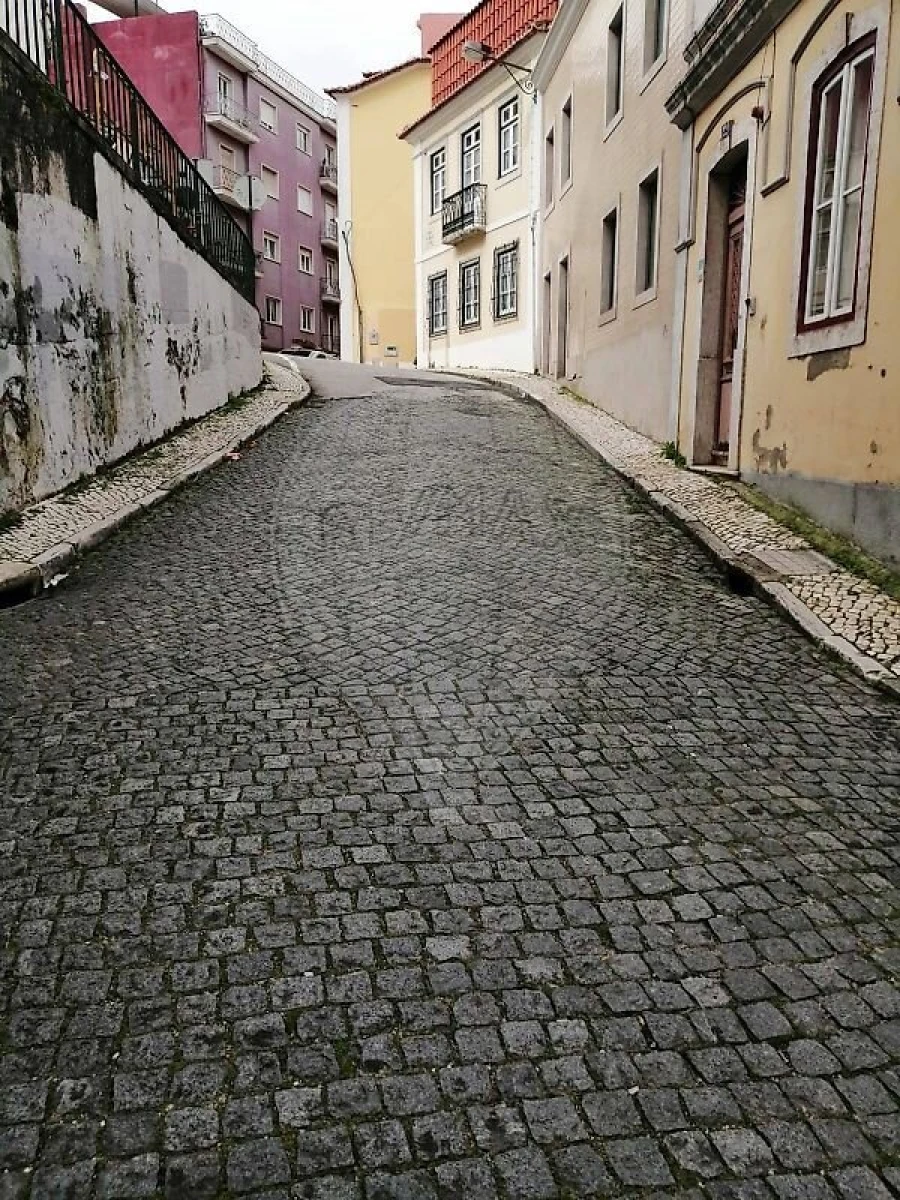 Garagem para Arrendamento em Santo António Foto 7