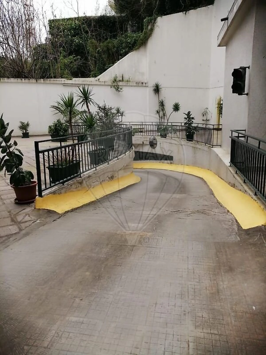 Garagem para Arrendamento em Santo António Foto 4