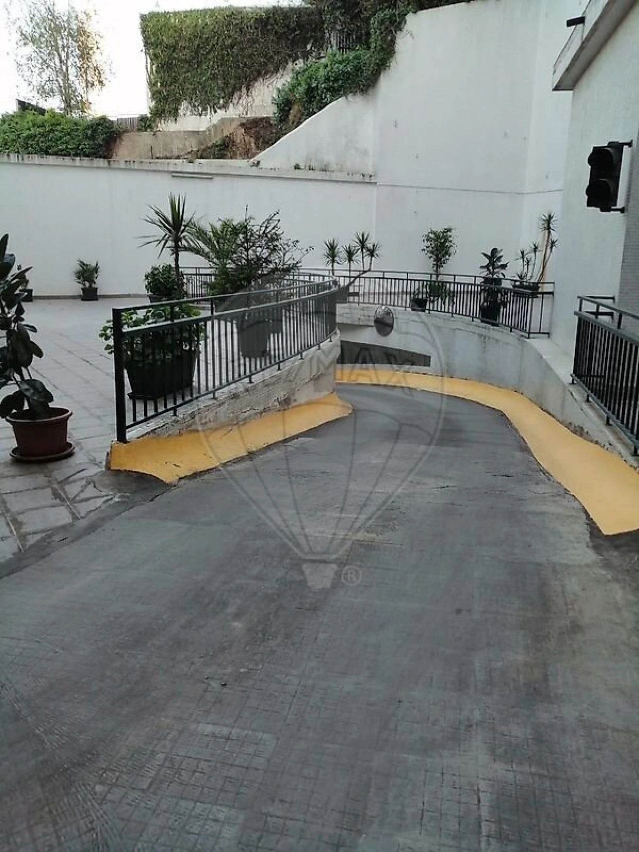 Garagem para Arrendamento em Santo António Foto 4