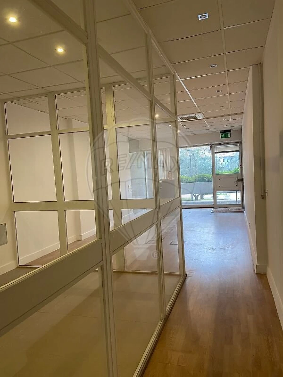 Loja para Arrendamento em Estrela Foto 3