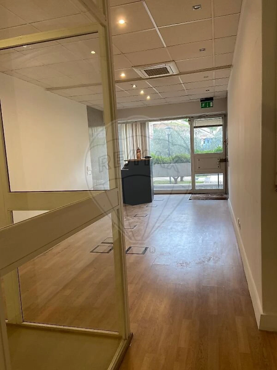 Loja para Arrendamento em Estrela Foto 2