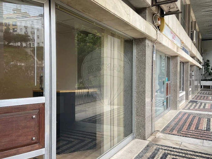 Loja para Arrendamento em Estrela Foto 10