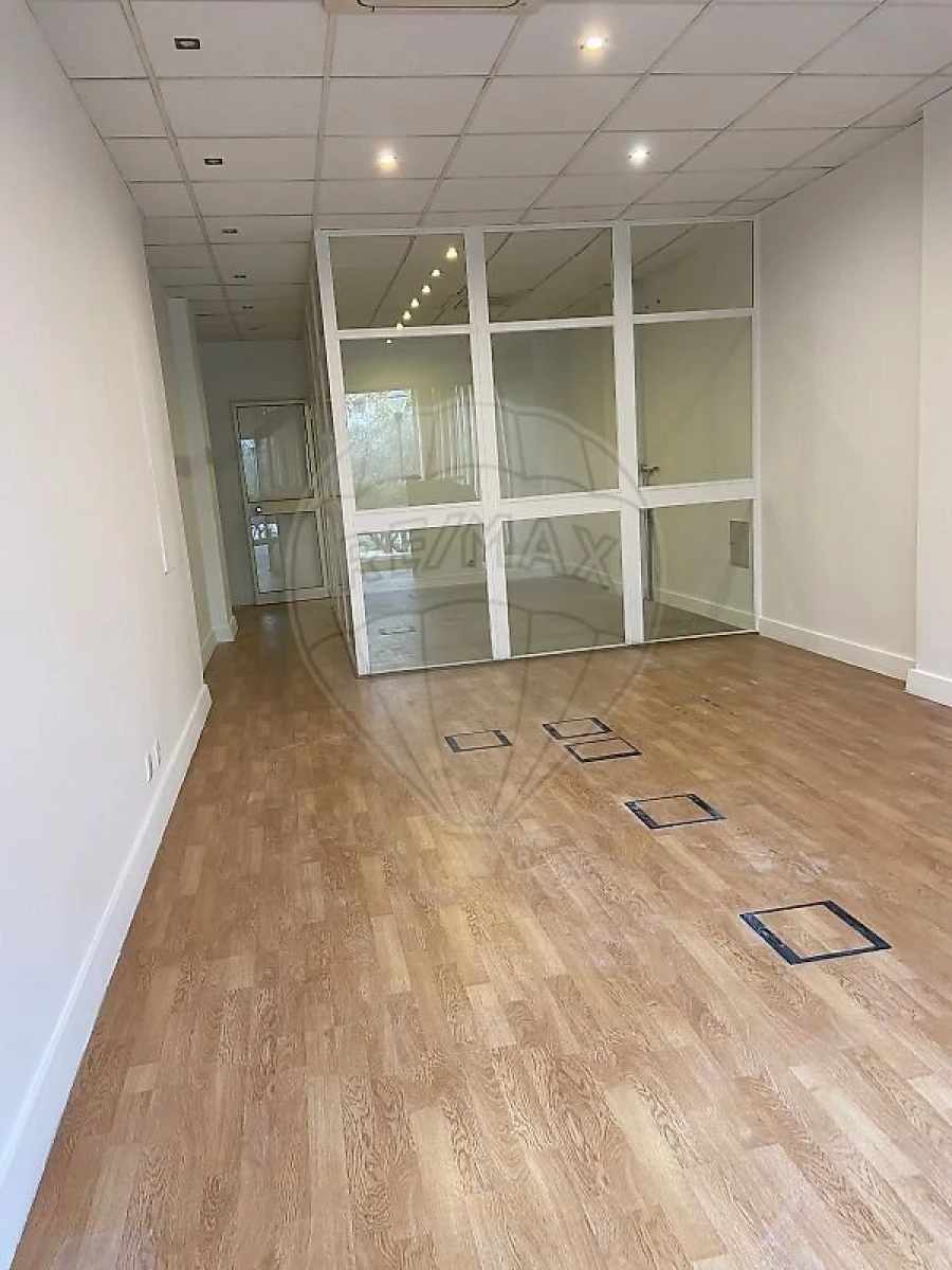 Loja para Arrendamento em Estrela Foto 1