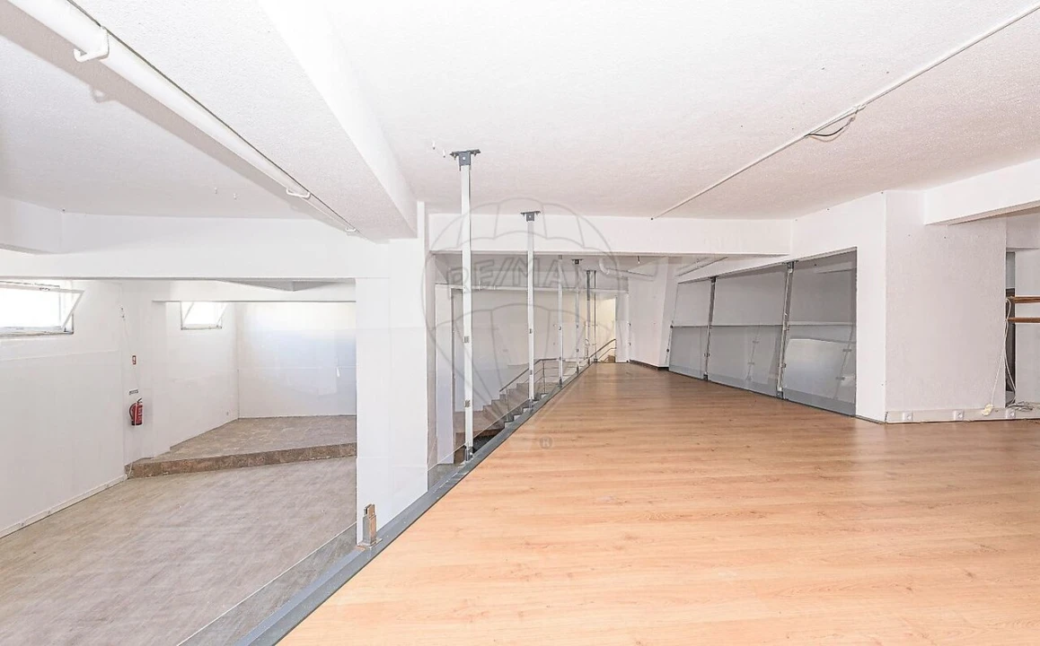 Loja para Arrendamento em São Vicente Foto 19