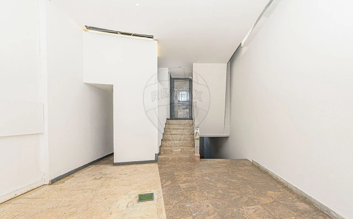 Loja para Arrendamento em São Vicente Foto 5