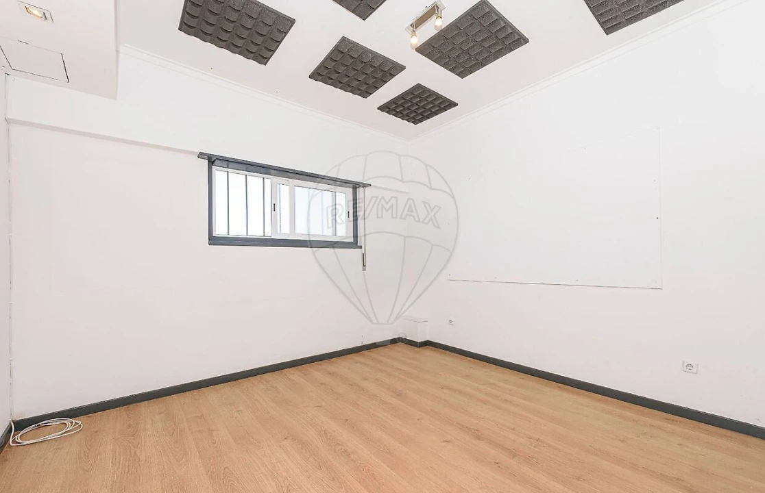 Loja para Arrendamento em São Vicente Foto 22