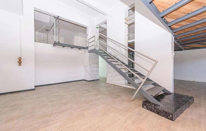 Loja para Arrendamento em São Vicente Foto 9