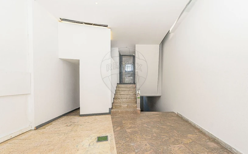 Loja para Arrendamento em São Vicente Foto 5