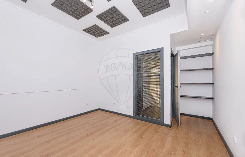 Loja para Arrendamento em São Vicente Foto 23