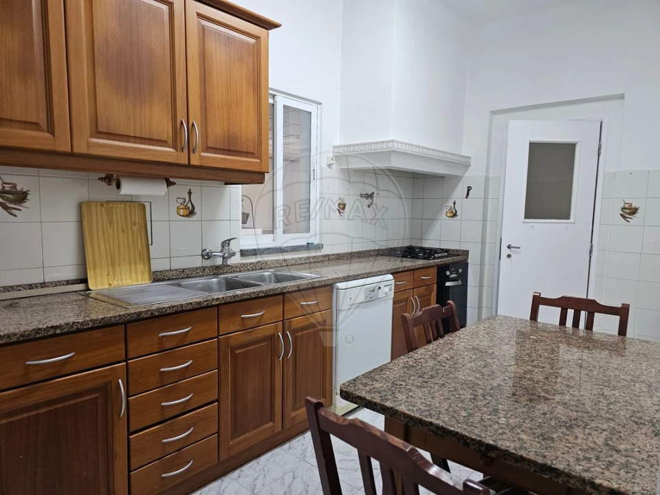 Moradia T5 para Venda em Vila Verde dos Francos Foto 8