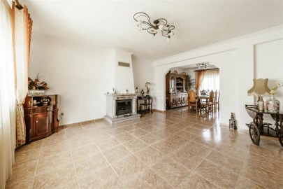 Moradia T4 para Venda em Tortosendo