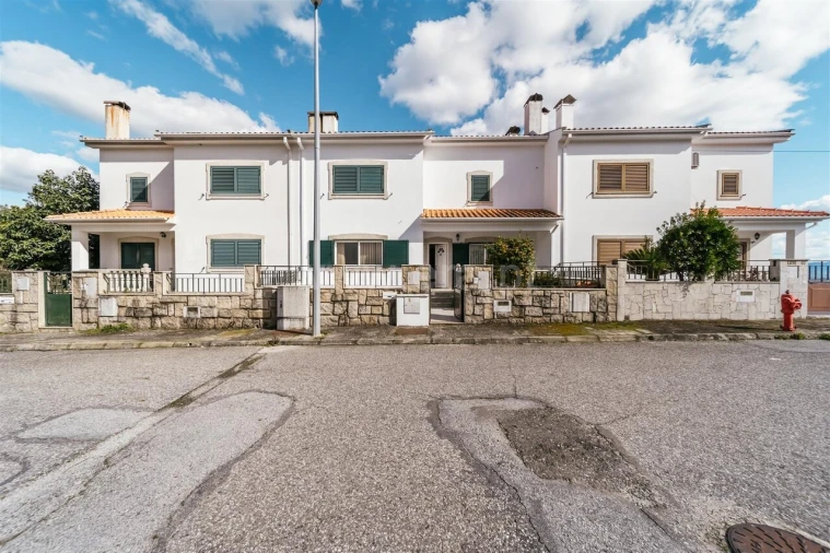 Moradia T4 para Venda em Tortosendo Foto 1