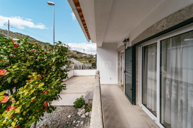 Moradia T4 para Venda em Tortosendo Foto 3