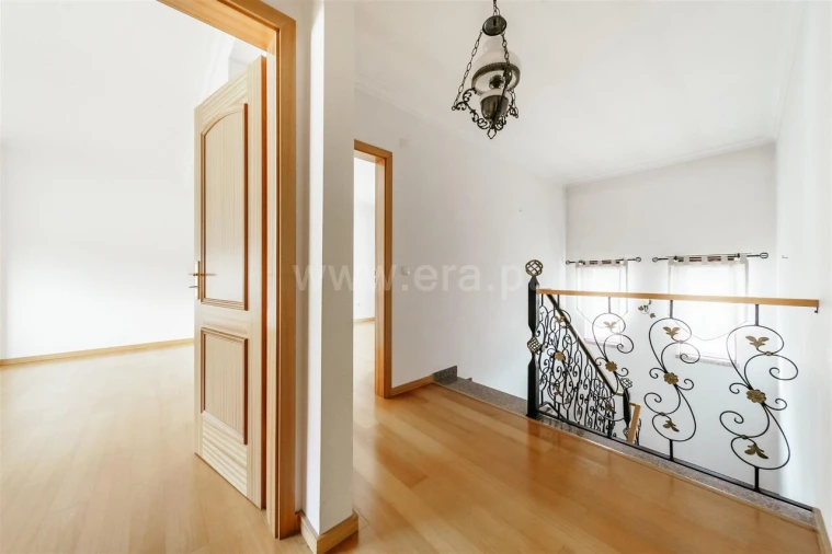 Moradia T4 para Venda em Tortosendo Foto 12