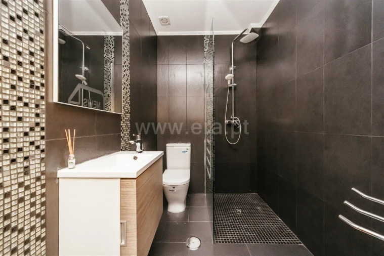 Moradia T4 para Venda em Tortosendo Foto 10