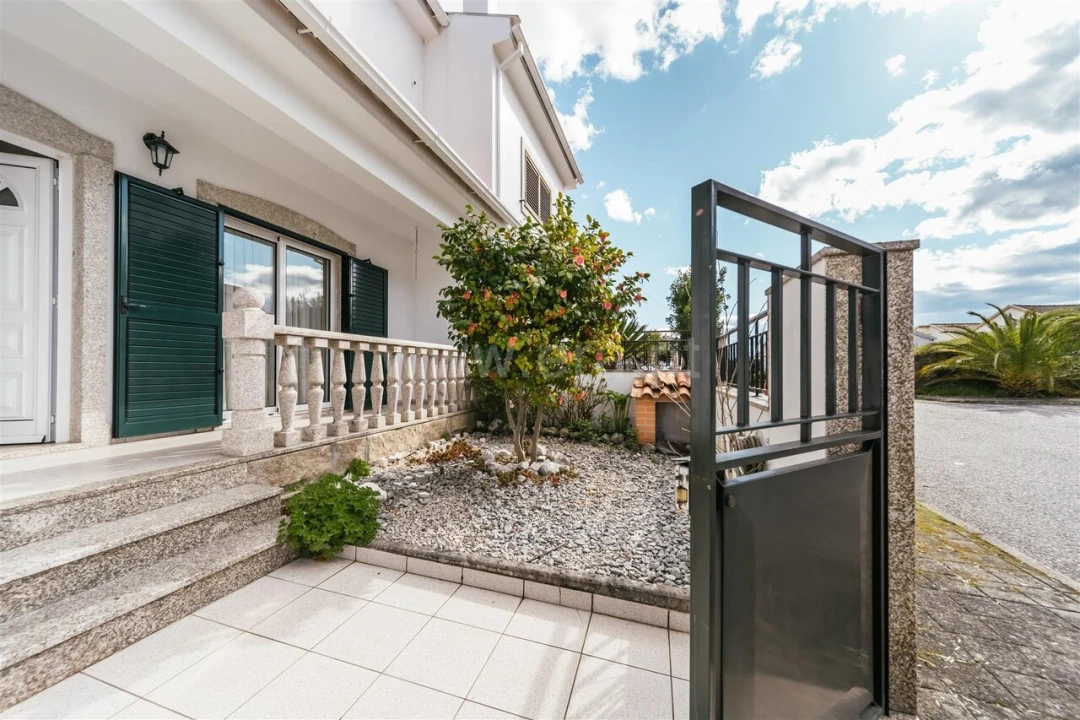 Moradia T4 para Venda em Tortosendo Foto 2