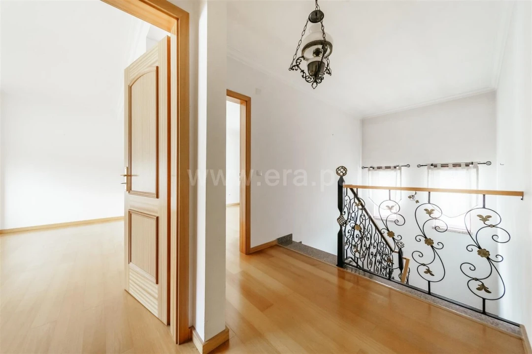 Moradia T4 para Venda em Tortosendo Foto 12