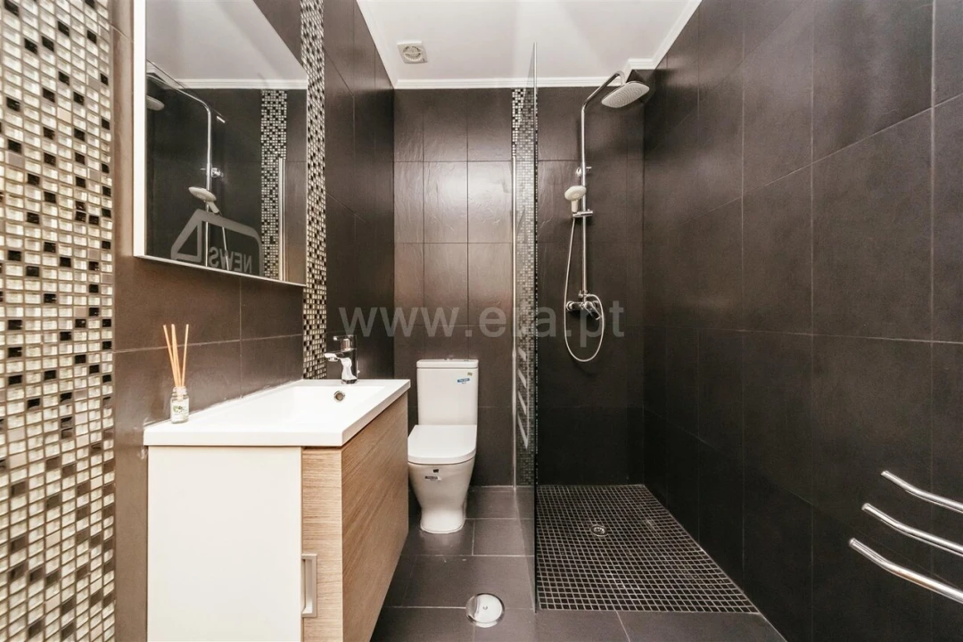 Moradia T4 para Venda em Tortosendo Foto 10