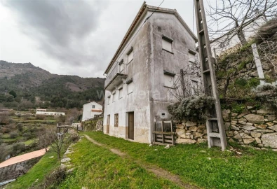 Moradia T4 para Venda em Manteigas (Santa Maria)