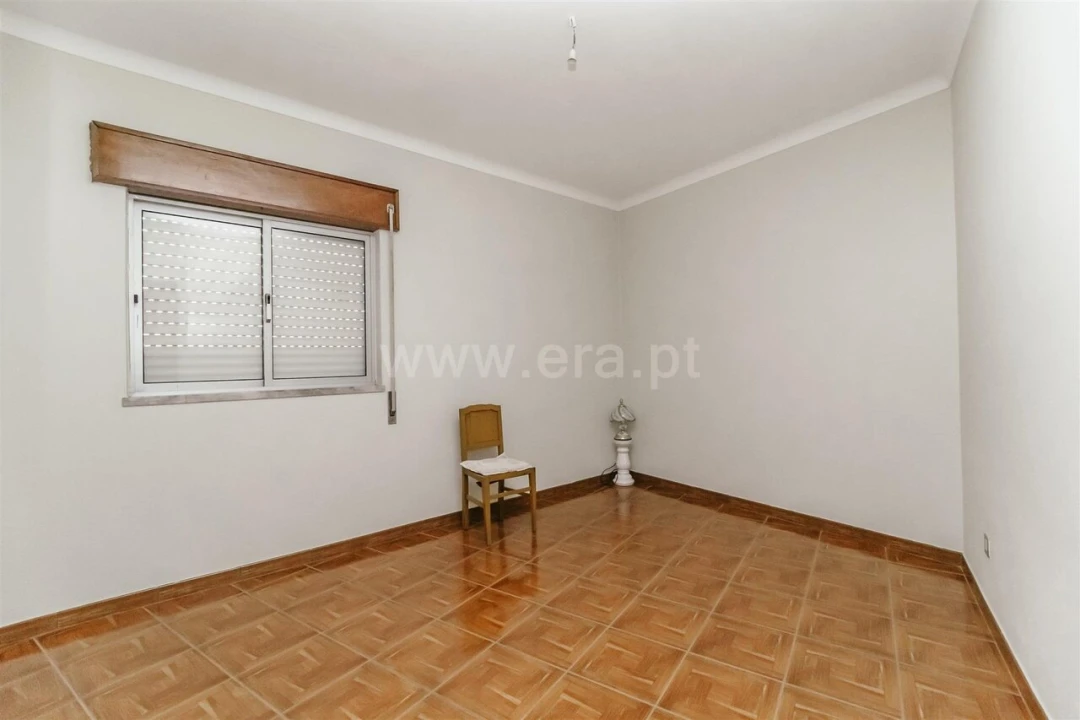 Moradia T5 para Venda em Orjais Foto 13