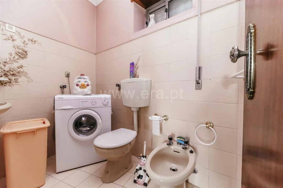 Moradia T5 para Venda em Orjais Foto 7