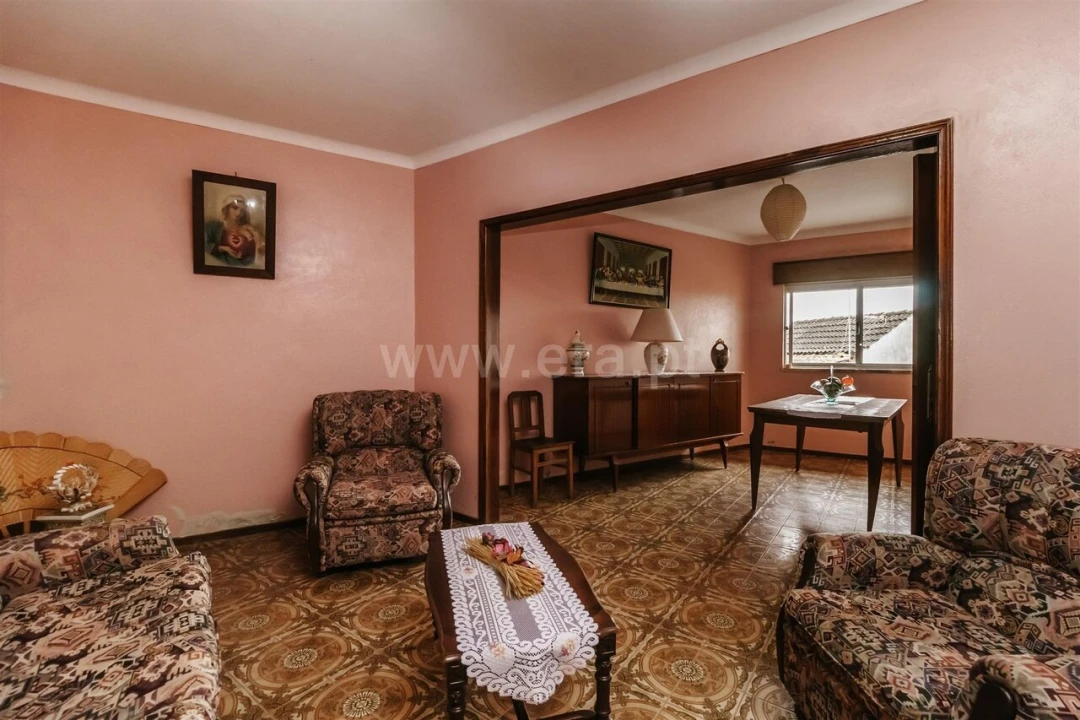 Moradia T5 para Venda em Orjais Foto 3