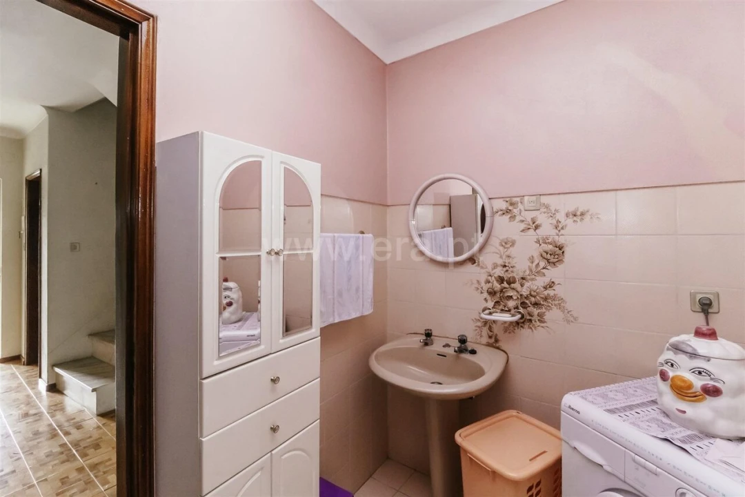 Moradia T5 para Venda em Orjais Foto 8