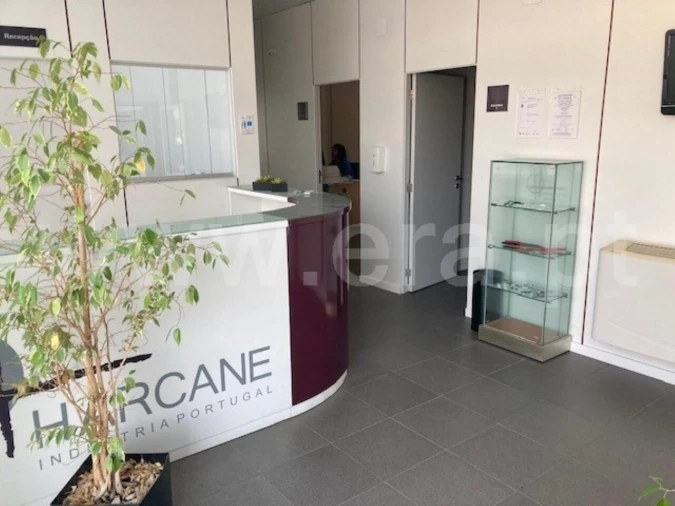 Armazém para Arrendamento em Tortosendo Foto 7