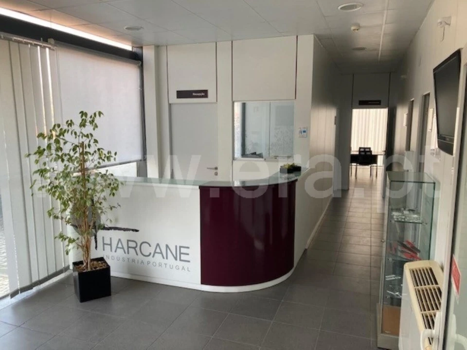 Armazém para Arrendamento em Tortosendo Foto 6