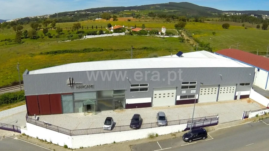 Armazém para Arrendamento em Tortosendo