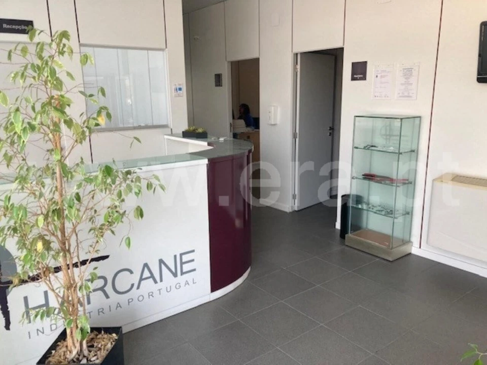 Armazém para Arrendamento em Tortosendo Foto 7