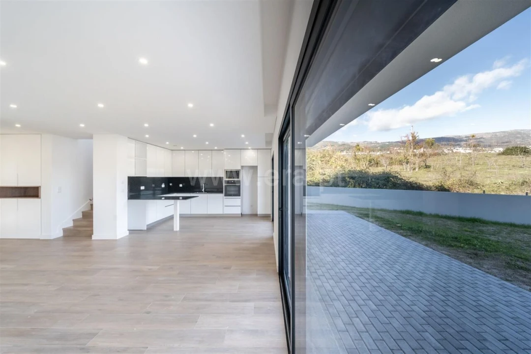 Moradia T4 para Venda em Boidobra Foto 2