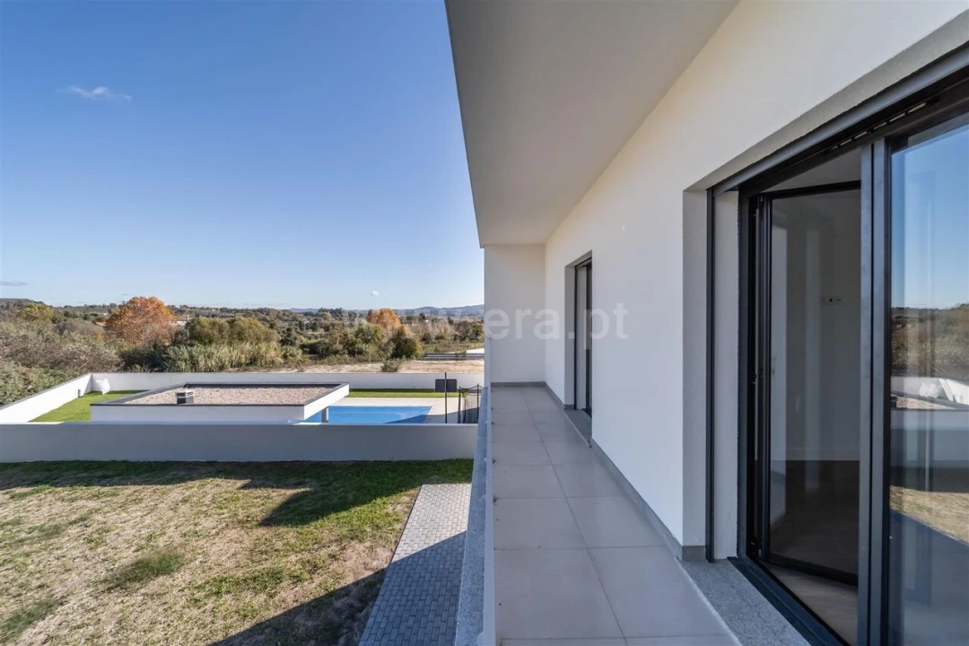 Moradia T4 para Venda em Boidobra Foto 12